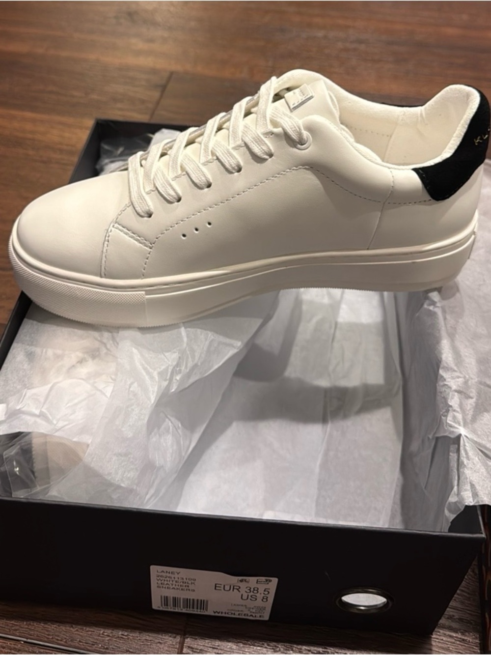 Kurt Geiger Laney NWT Low-Top White/ Black Leather Sneakers Size 8.